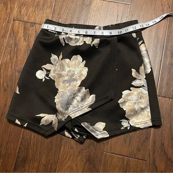 Soprano Black Gold Metallic Floral Mini Skirt Skort - Picture 6 of 9